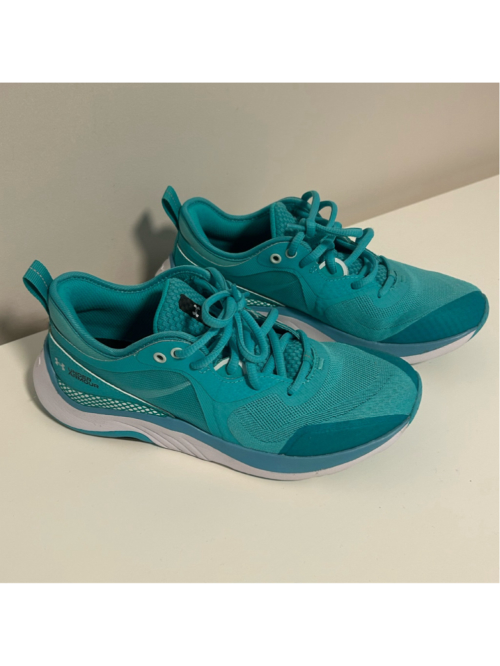 Women's Size 7 Under Armour HOVR Athletic Shoes in Teal and White